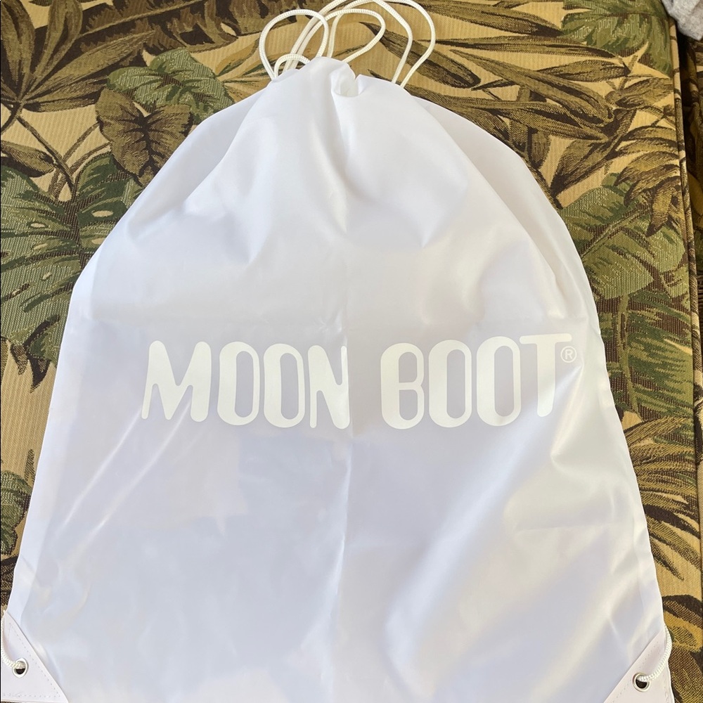 Moon Boot White Logo Drawstring Bag nwot